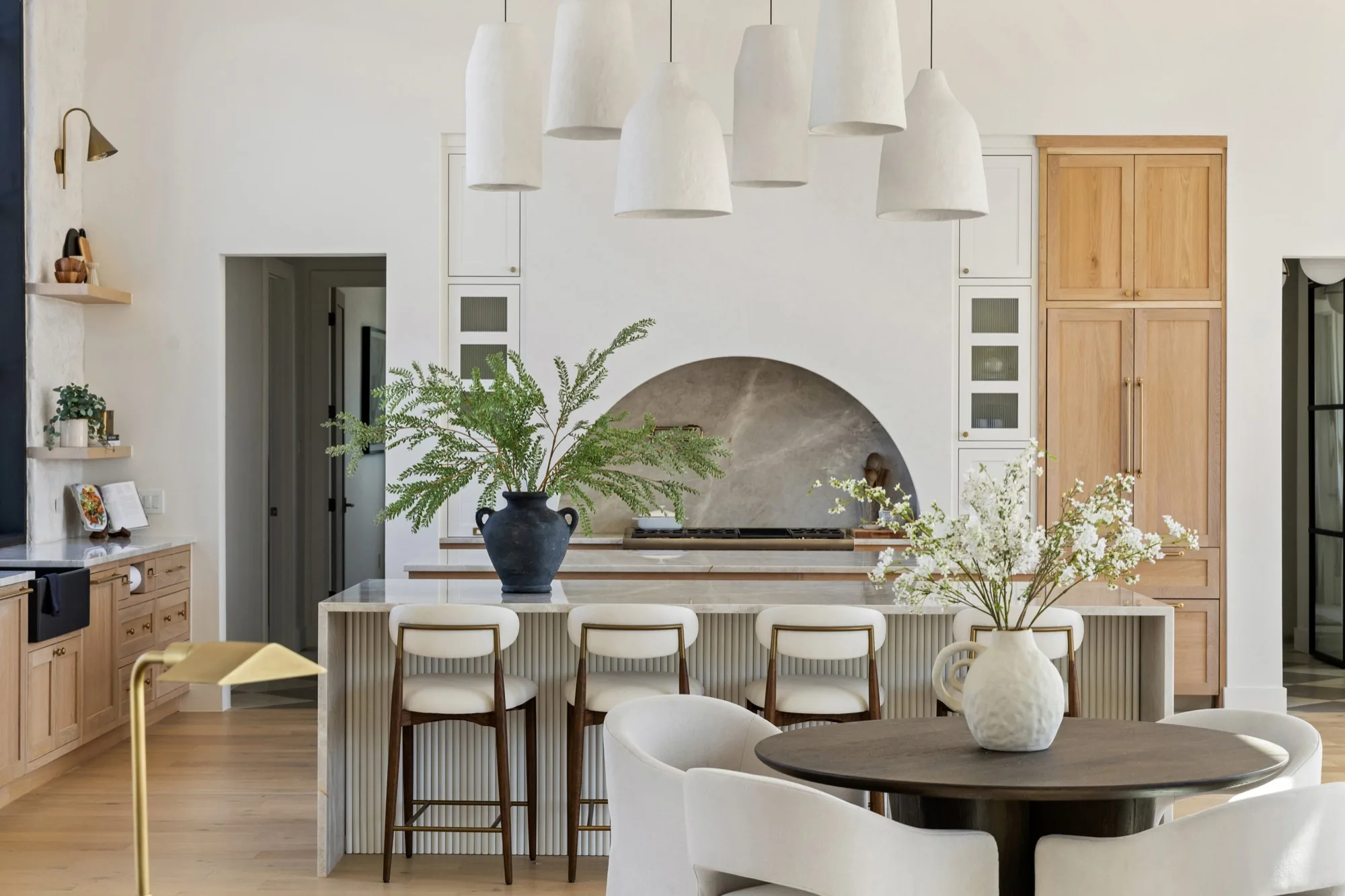 Warm, organic material selections in a finished kitchen