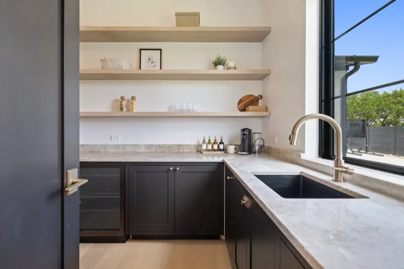 Butler's pantry and coffee bar